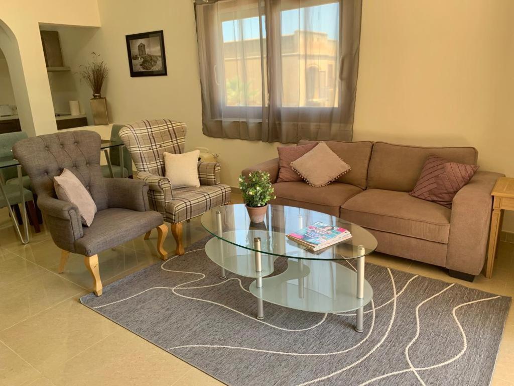 No 11a3s, Chambray Apartment