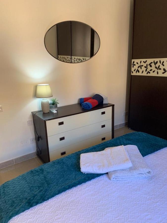 Apartment No 11a3s, Chambray