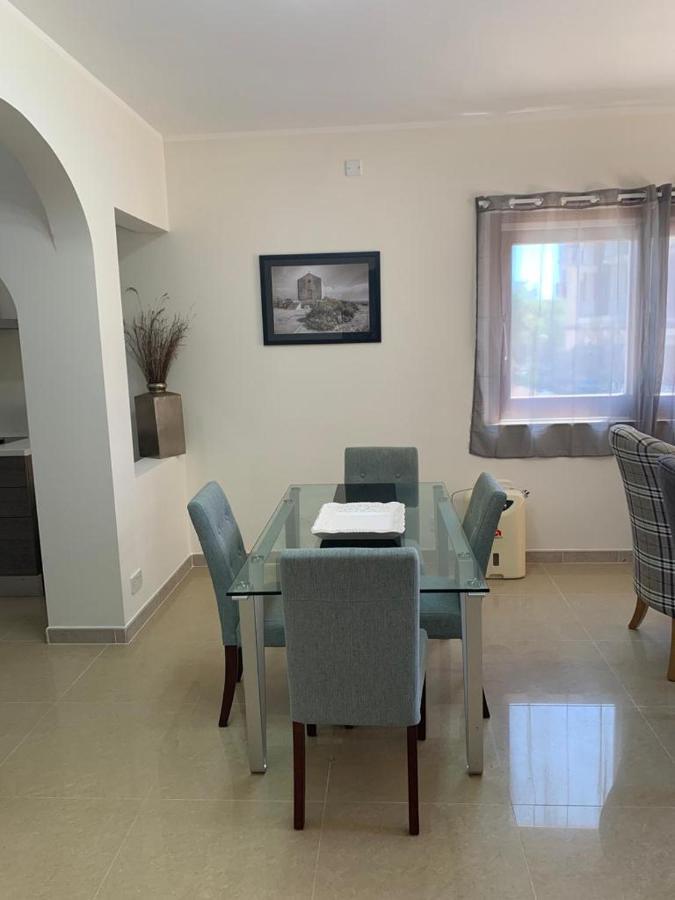 Apartment No 11a3s, Chambray
